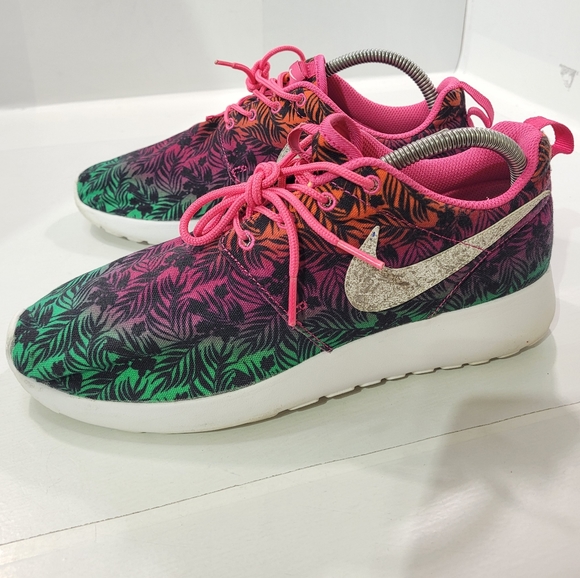 NIKE ROSHE RUN FLORAL PRINT MULTI-COLOR YOUTH SIZE 7/WOMEN 8.5 677784-602 A9 - Picture 15 of 15